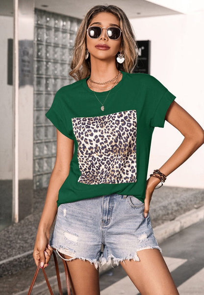 Camiseta con estampado de leopardo y cuadros