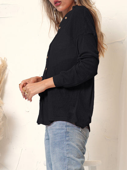 Blusa texturizada con botones y canalé 