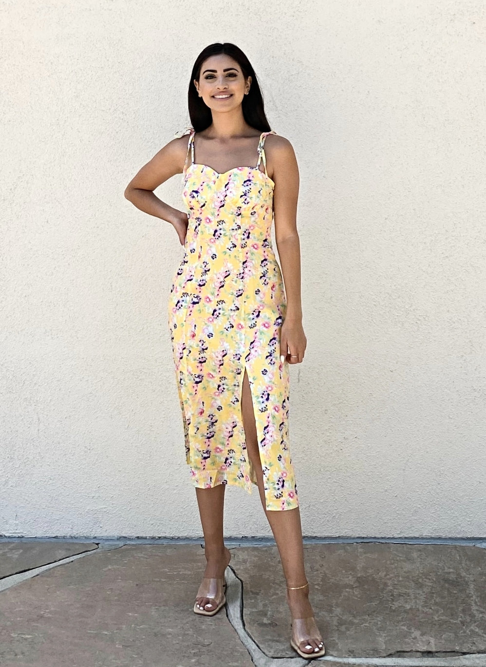 Vestido de verano con abertura alta y estampado floral