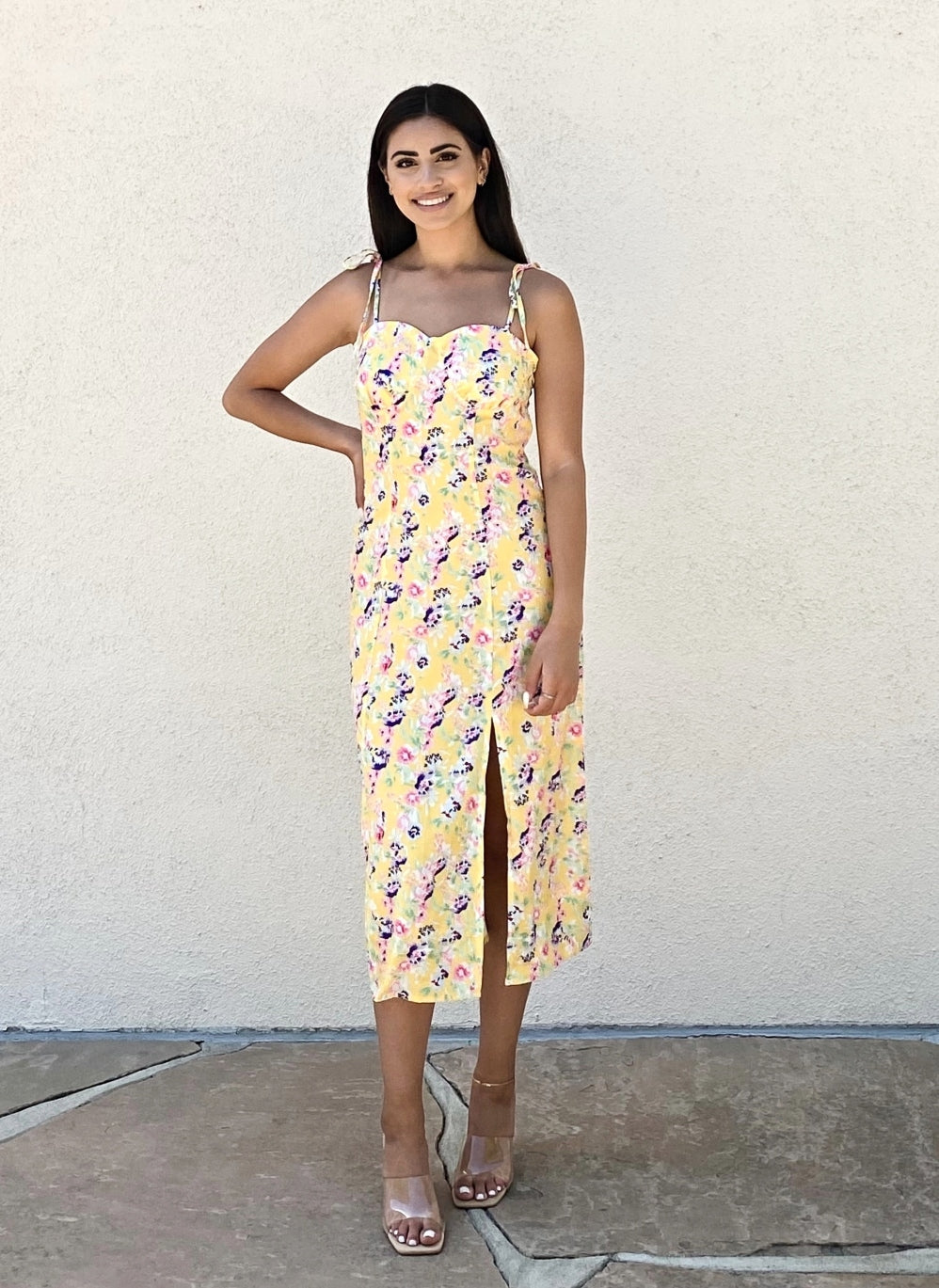 Vestido de verano con abertura alta y estampado floral