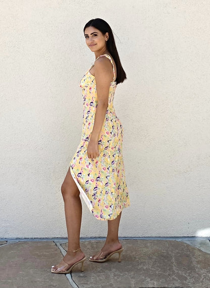 Vestido de verano con abertura alta y estampado floral