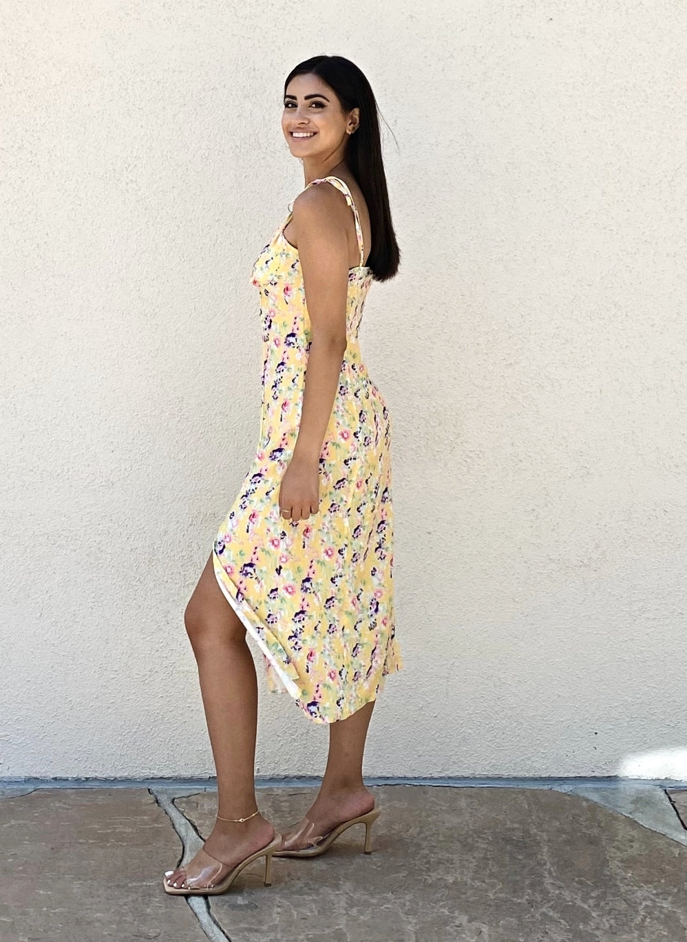 Vestido de verano con abertura alta y estampado floral
