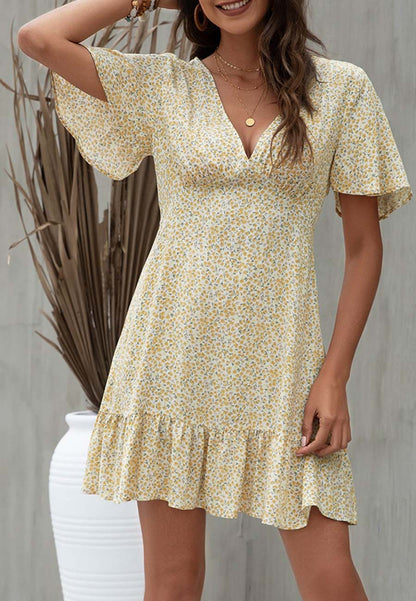 Vestido con dobladillo con volantes y estampado mixto