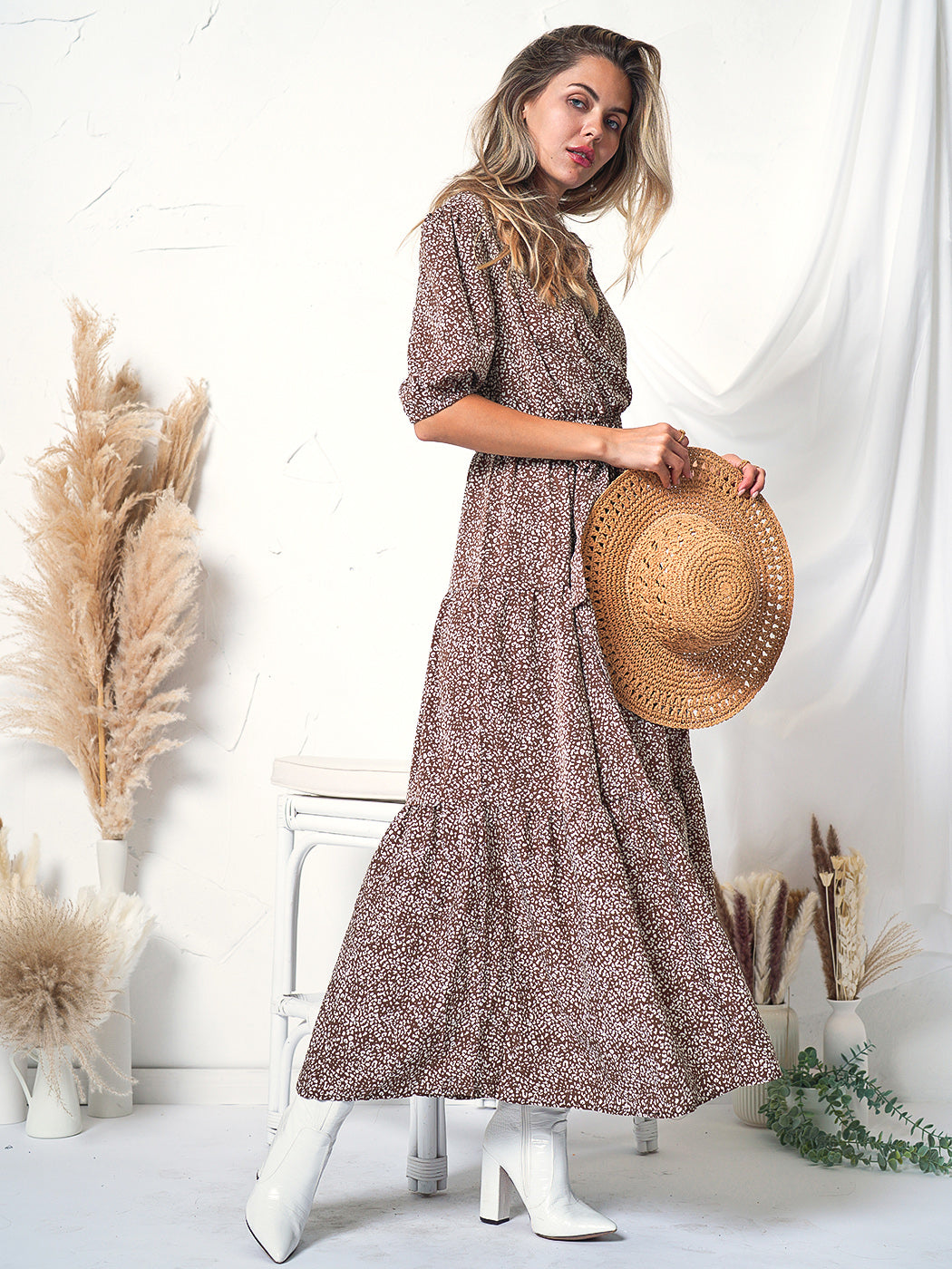 Vestido cruzado con mangas abullonadas y estampado 