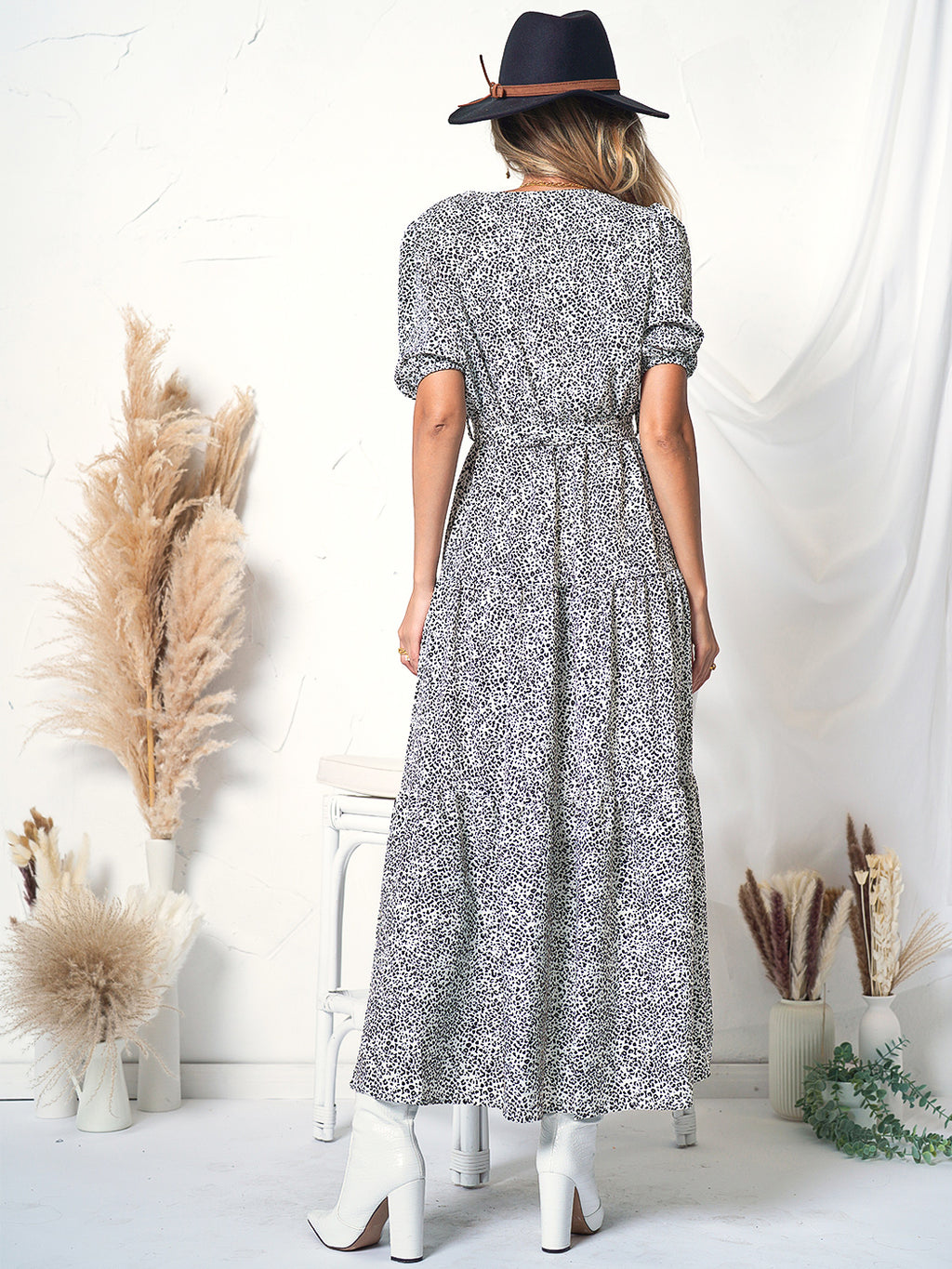 Vestido cruzado con mangas abullonadas y estampado 