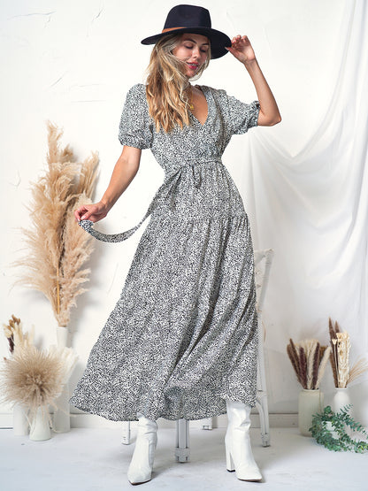 Vestido cruzado con mangas abullonadas y estampado 