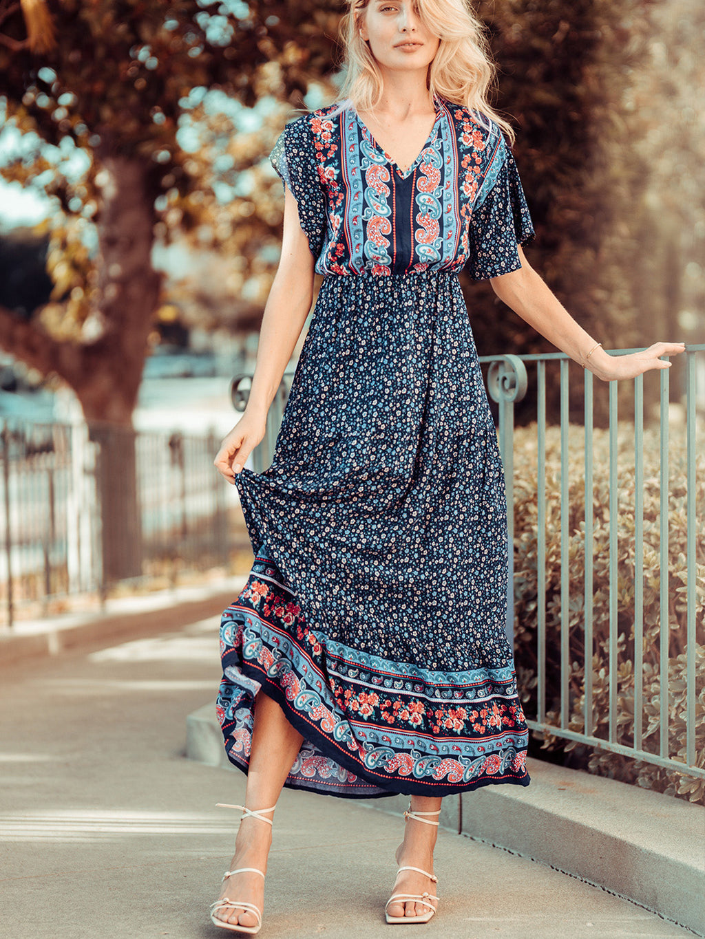 Vestido largo bohemio con estampado de cachemira y mangas acampanadas 
