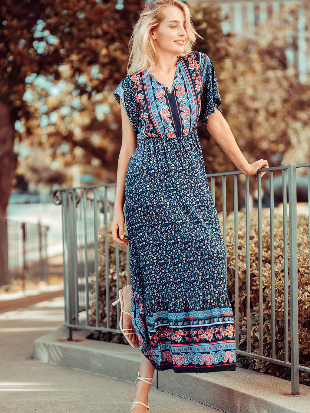Vestido largo bohemio con estampado de cachemira y mangas acampanadas 