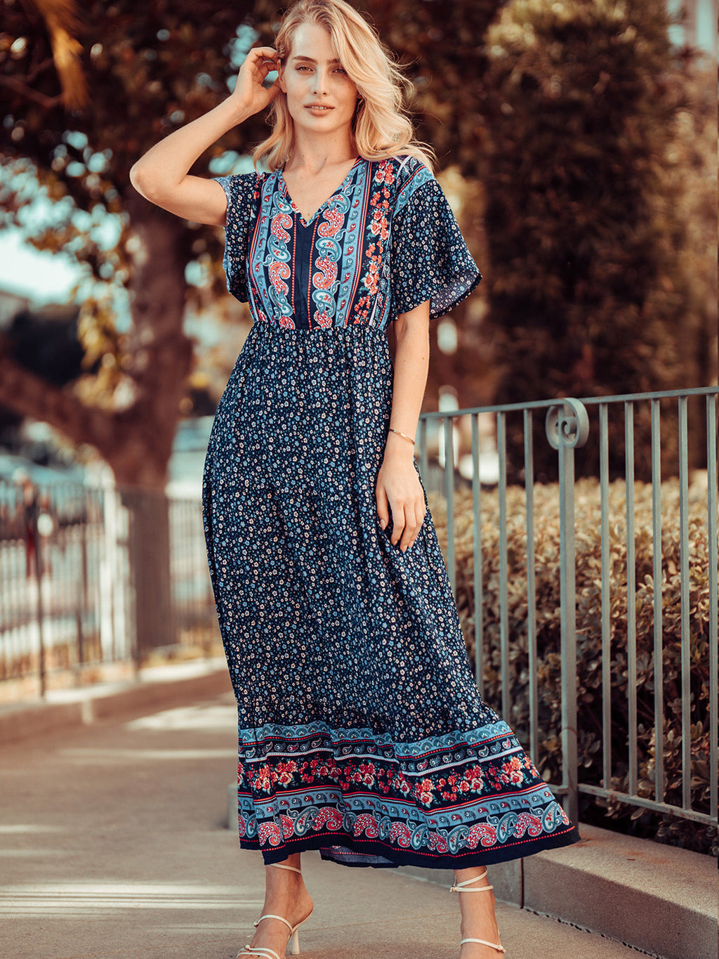 Vestido largo bohemio con estampado de cachemira y mangas acampanadas 