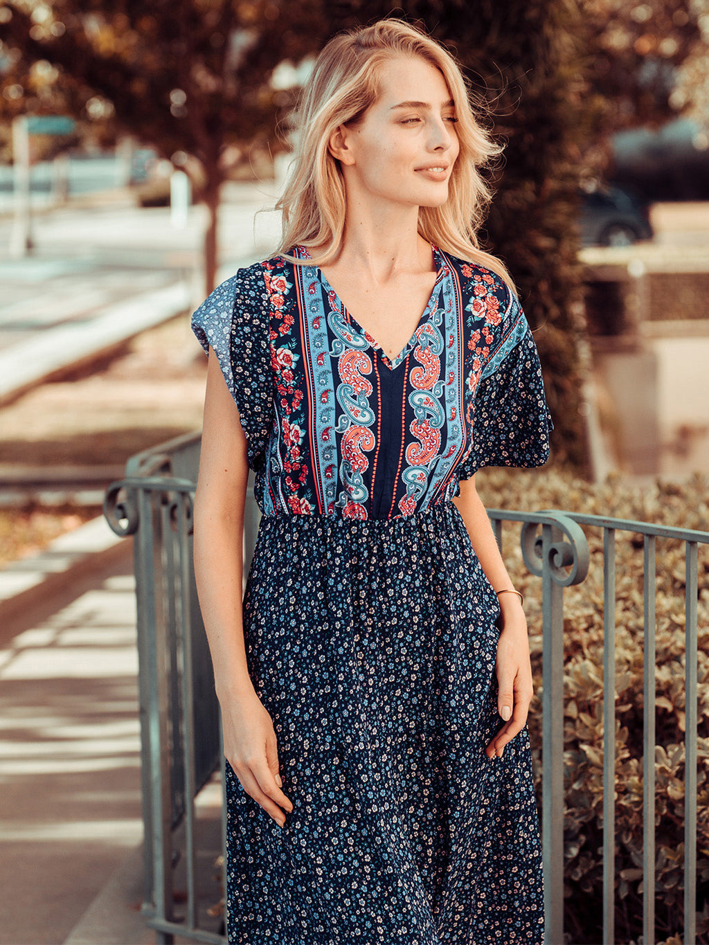 Vestido largo bohemio con estampado de cachemira y mangas acampanadas 