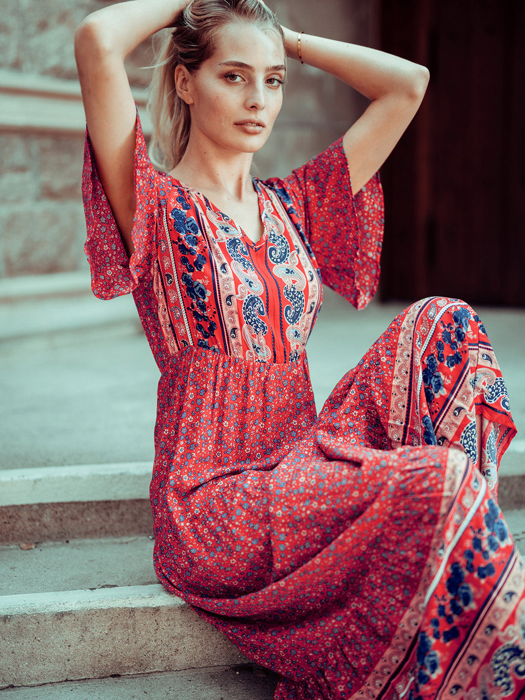 Vestido largo bohemio con estampado de cachemira y mangas acampanadas 