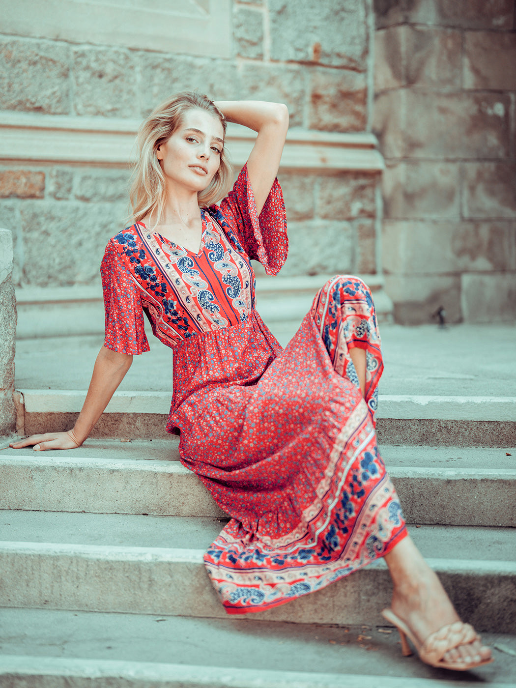 Vestido largo bohemio con estampado de cachemira y mangas acampanadas 