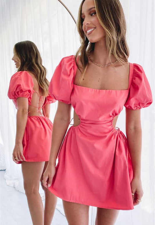 Vestido con abertura lateral y lazo en la espalda