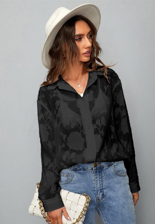 Blusa floral con textura transparente