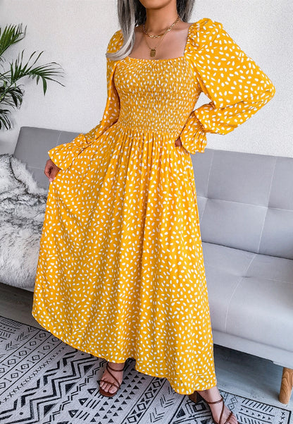 Vestido con escote cuadrado y estampado de lunares