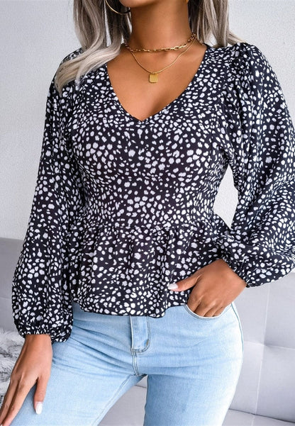 Blusa con mangas de obispo y estampado animal