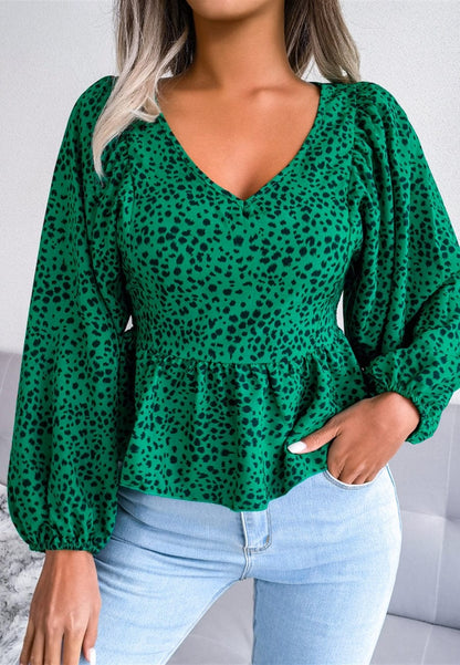 Blusa con mangas de obispo y estampado animal