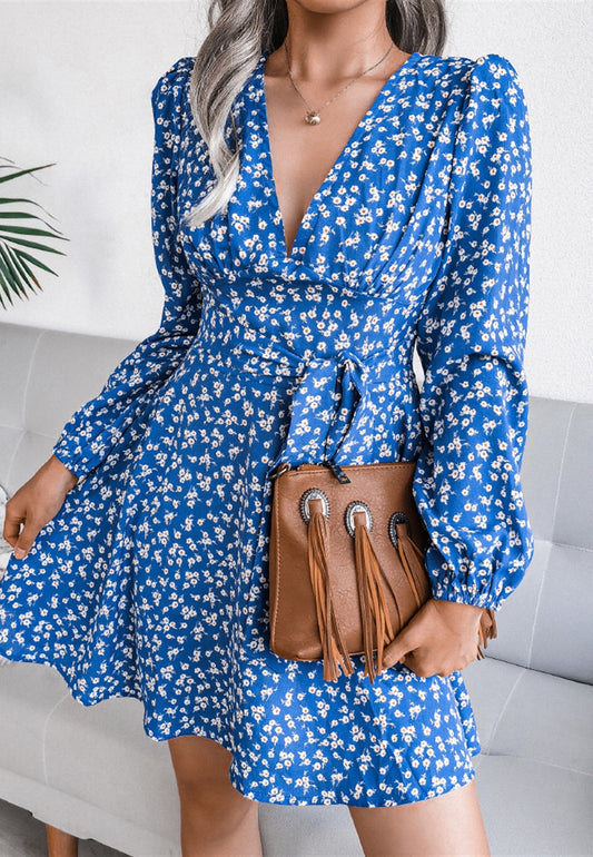 Vestido de manga larga con escote pronunciado y estampado floral