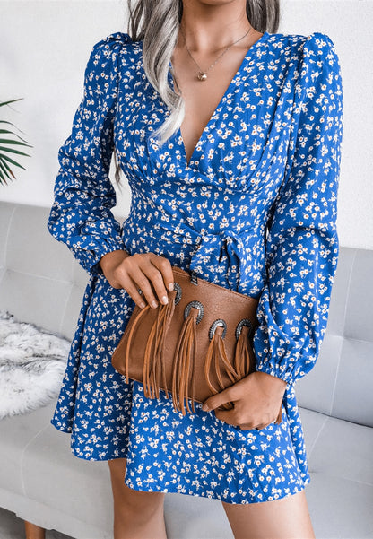 Vestido de manga larga con escote pronunciado y estampado floral