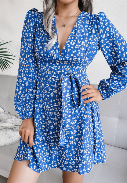Vestido de manga larga con escote pronunciado y estampado floral