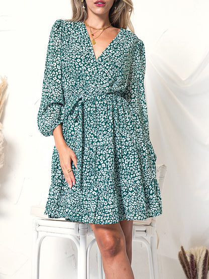 Vestido cruzado de manga larga con estampado animal 