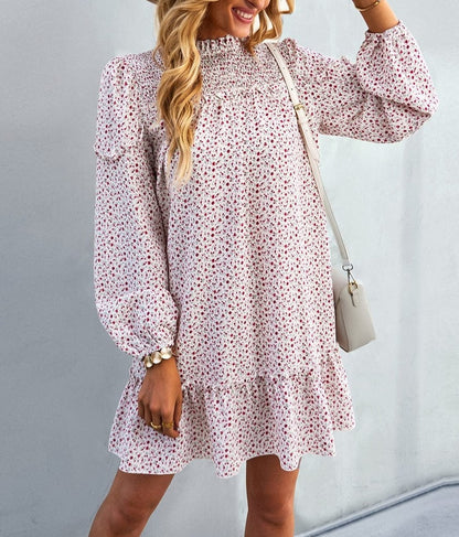 Vestido floral con cuello fruncido y volantes 