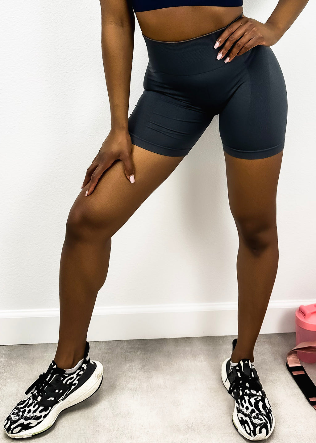 Pantalones cortos deportivos de cintura alta con malla lateral