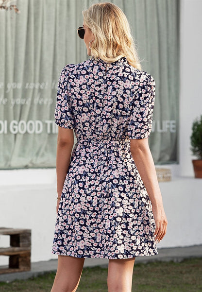 Vestido vintage floral de cuello alto 