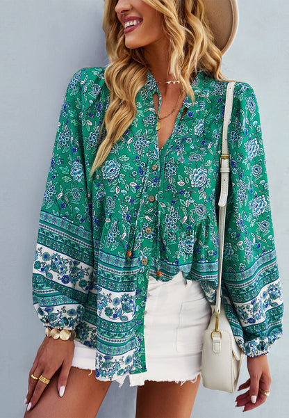 Blusa con botones y estampado bohemio floral 