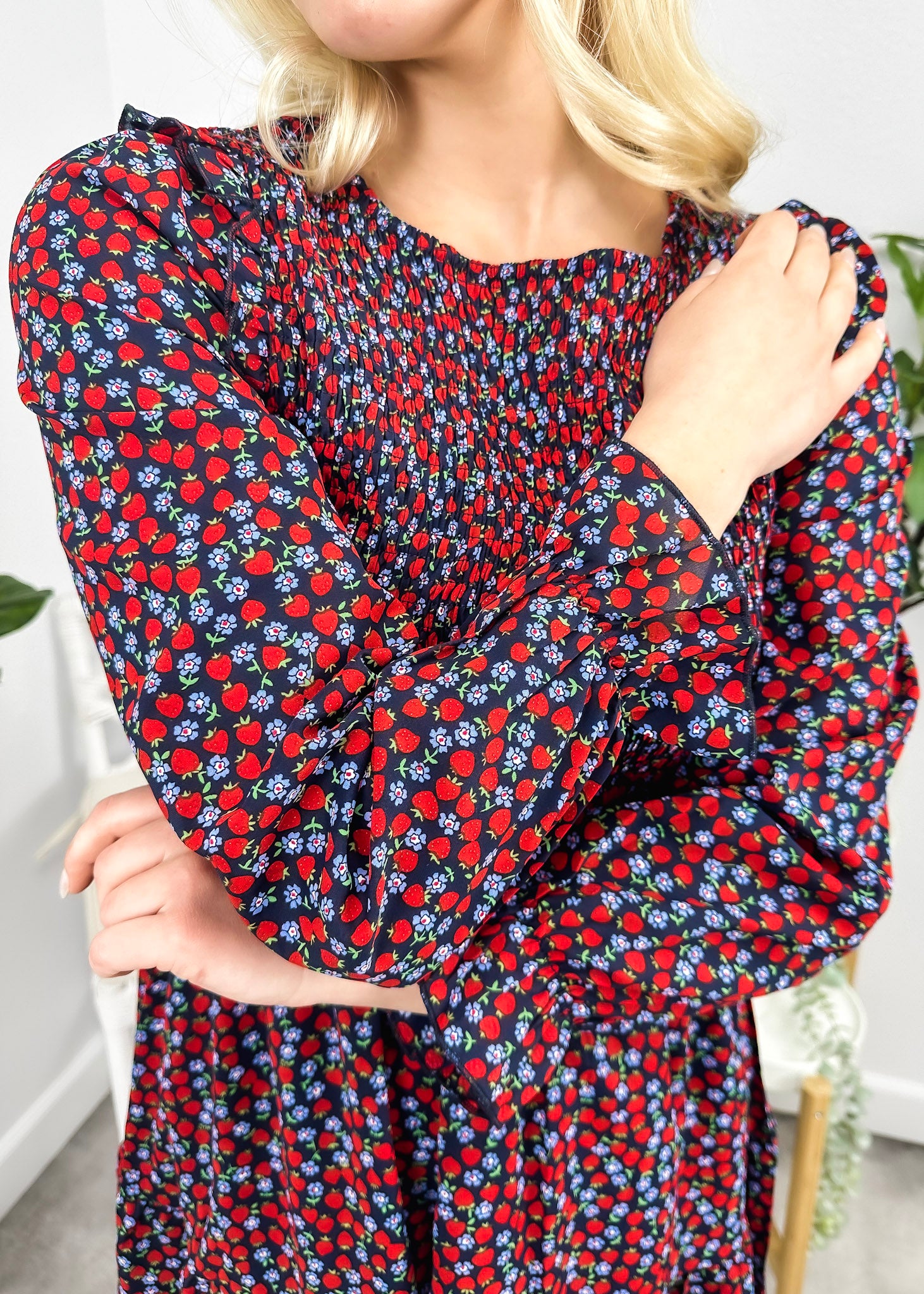 Vestido floral de manga larga con frunces en el pecho 