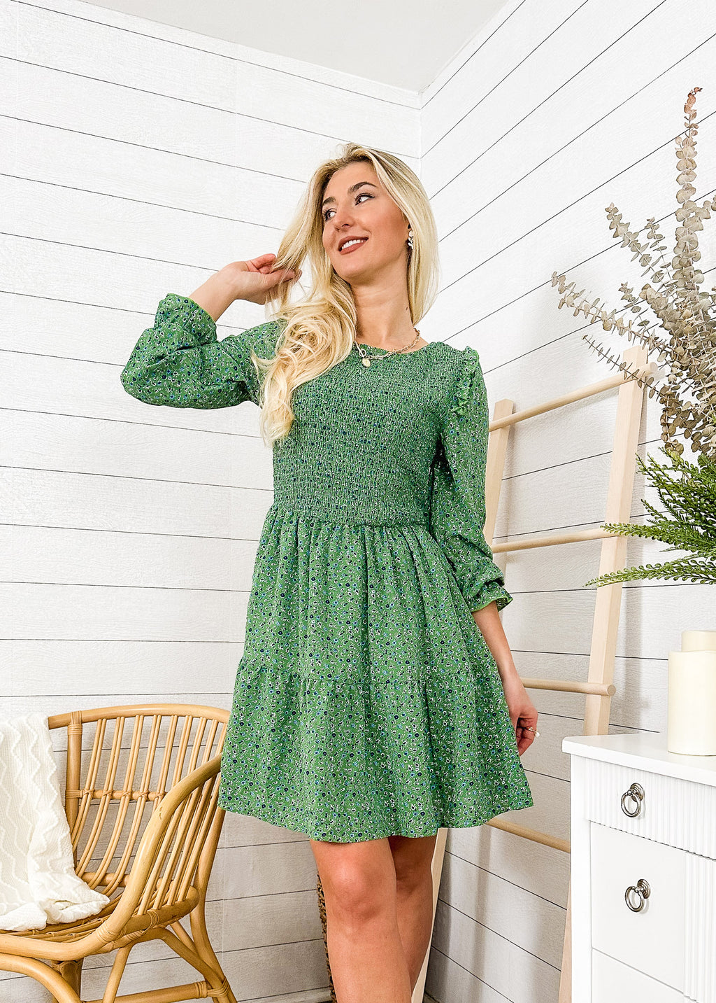 Vestido floral de manga larga con frunces en el pecho 