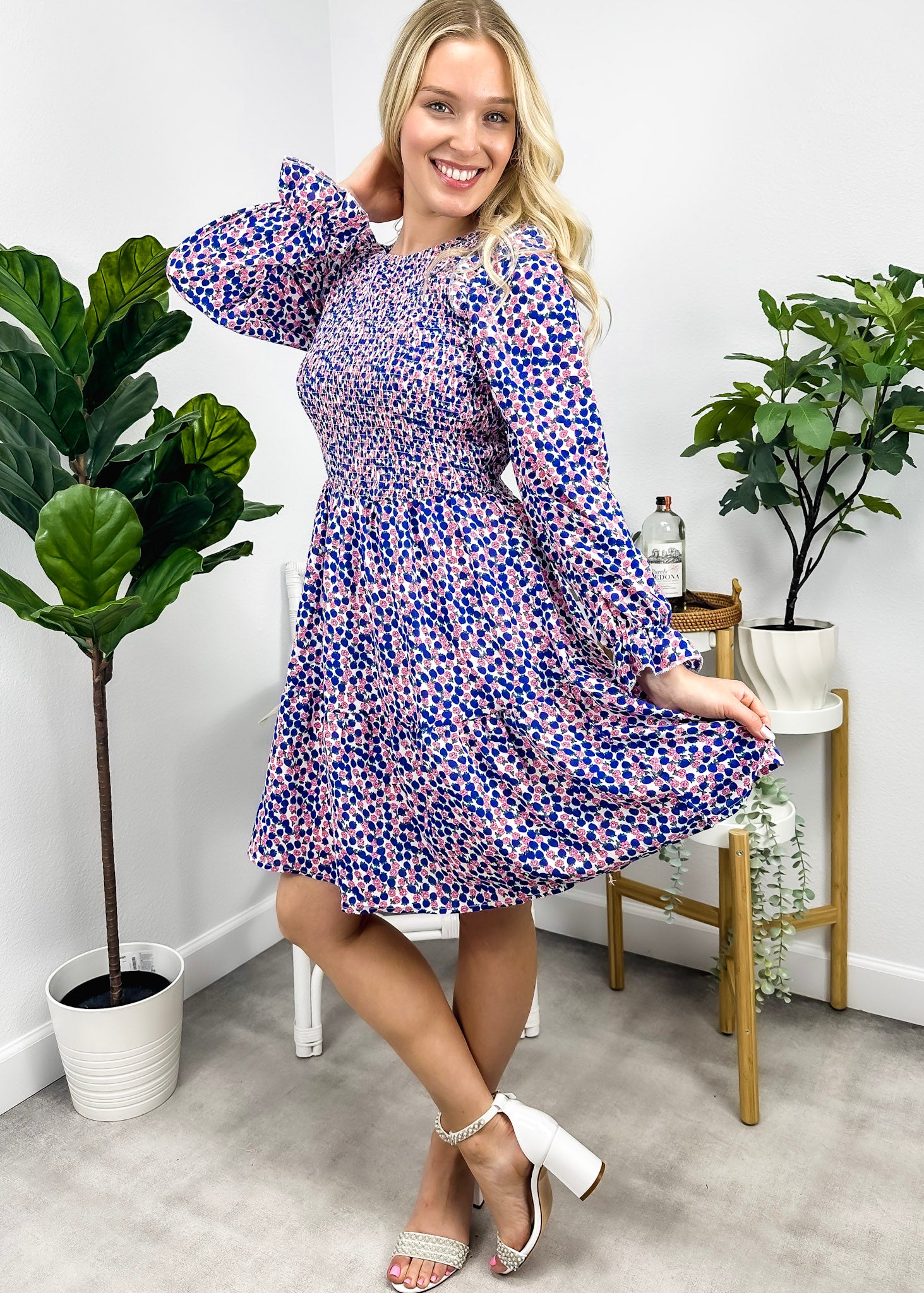 Vestido floral de manga larga con frunces en el pecho 
