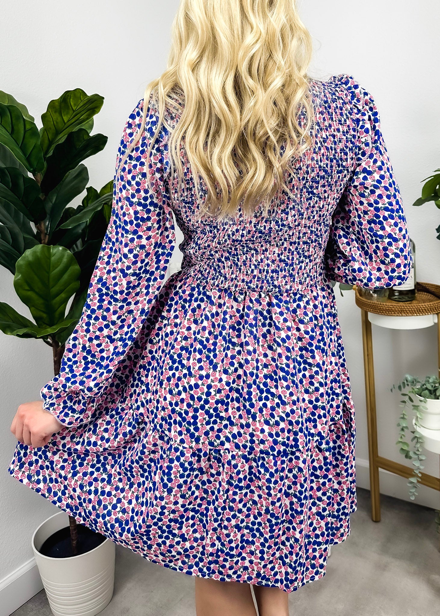 Vestido floral de manga larga con frunces en el pecho 
