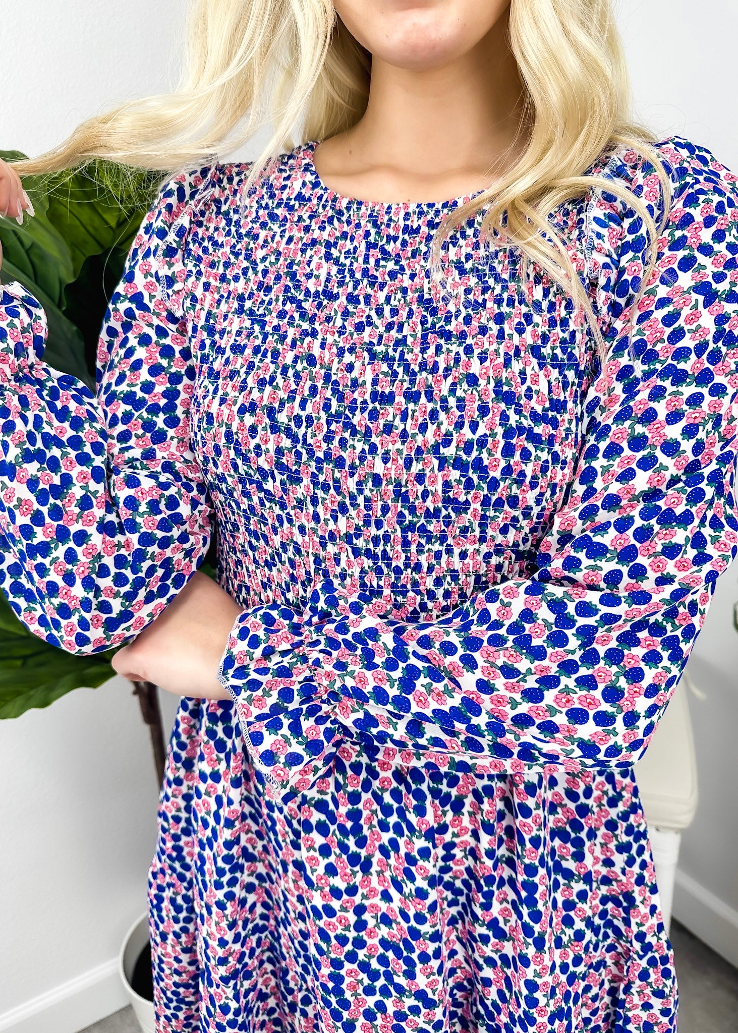 Vestido floral de manga larga con frunces en el pecho 