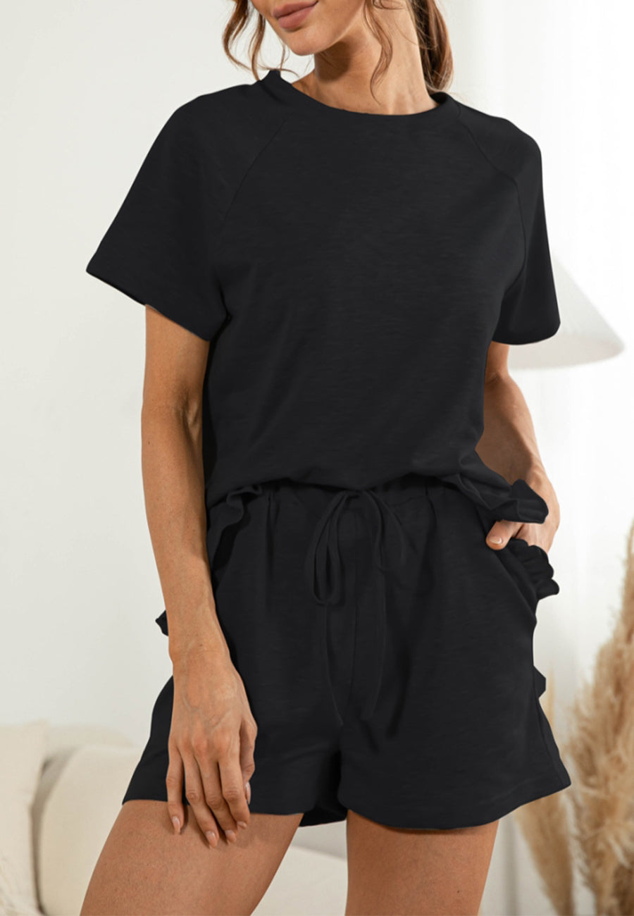 Conjunto de estar por casa con camisa y pantalones cortos con dobladillo con volantes 