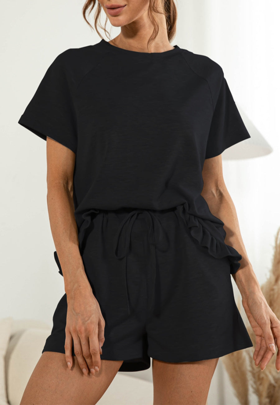 Conjunto de estar por casa con camisa y pantalones cortos con dobladillo con volantes 