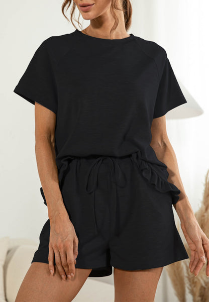 Conjunto de estar por casa con camisa y pantalones cortos con dobladillo con volantes 