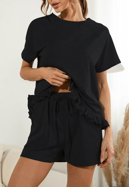 Conjunto de estar por casa con camisa y pantalones cortos con dobladillo con volantes 