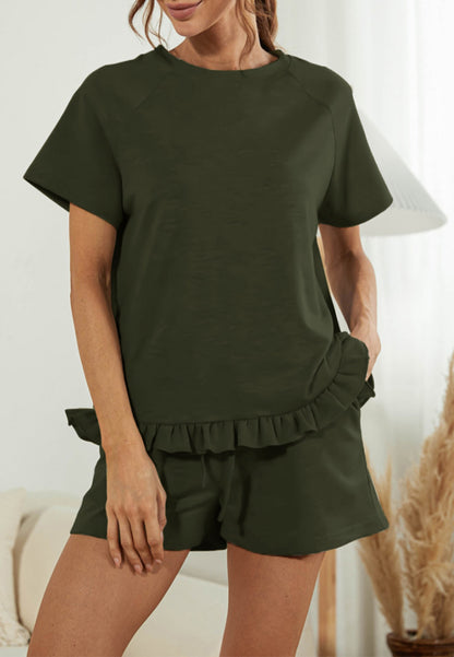 Conjunto de estar por casa con camisa y pantalones cortos con dobladillo con volantes 