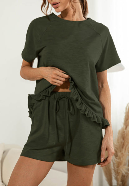 Conjunto de estar por casa con camisa y pantalones cortos con dobladillo con volantes 