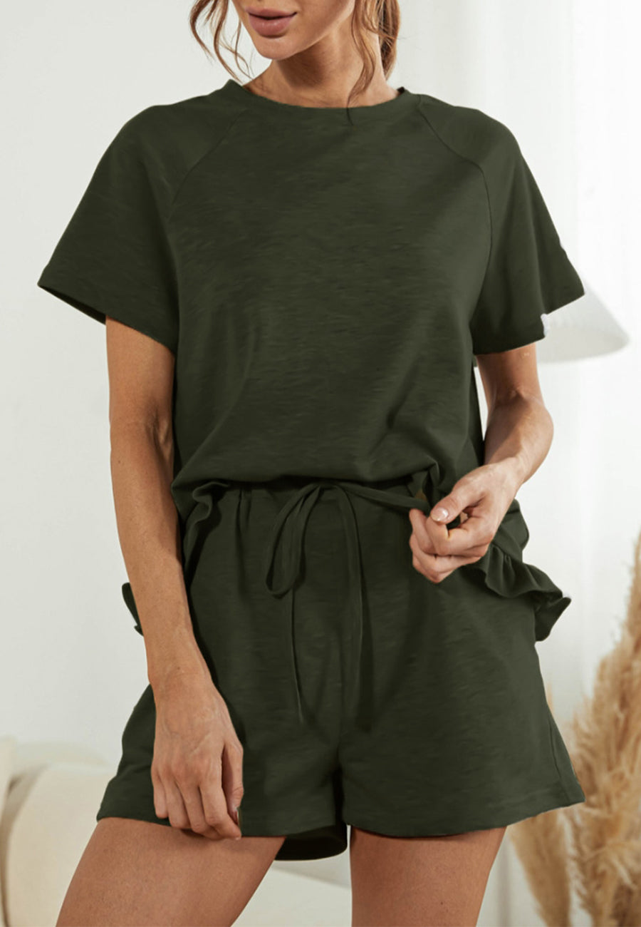 Conjunto de estar por casa con camisa y pantalones cortos con dobladillo con volantes 