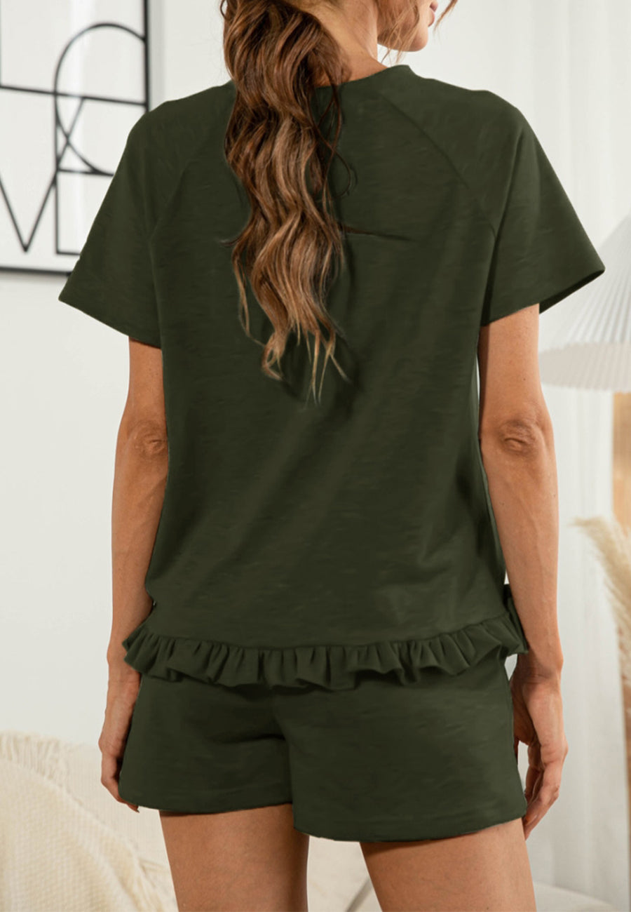 Conjunto de estar por casa con camisa y pantalones cortos con dobladillo con volantes 