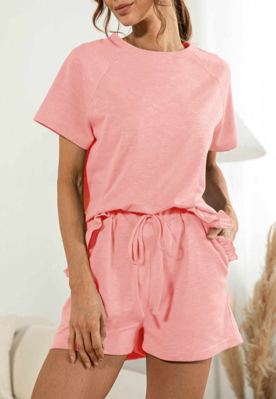 Conjunto de estar por casa con camisa y pantalones cortos con dobladillo con volantes 
