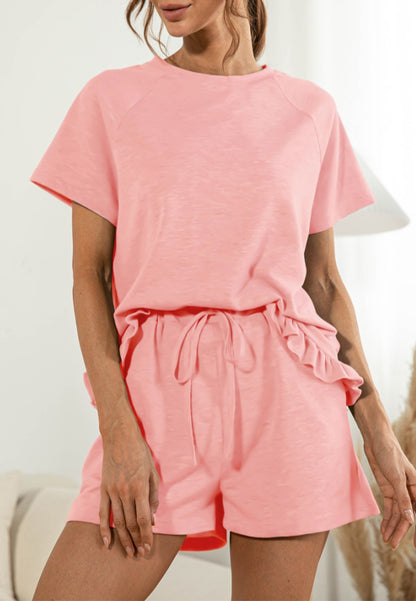 Conjunto de estar por casa con camisa y pantalones cortos con dobladillo con volantes 