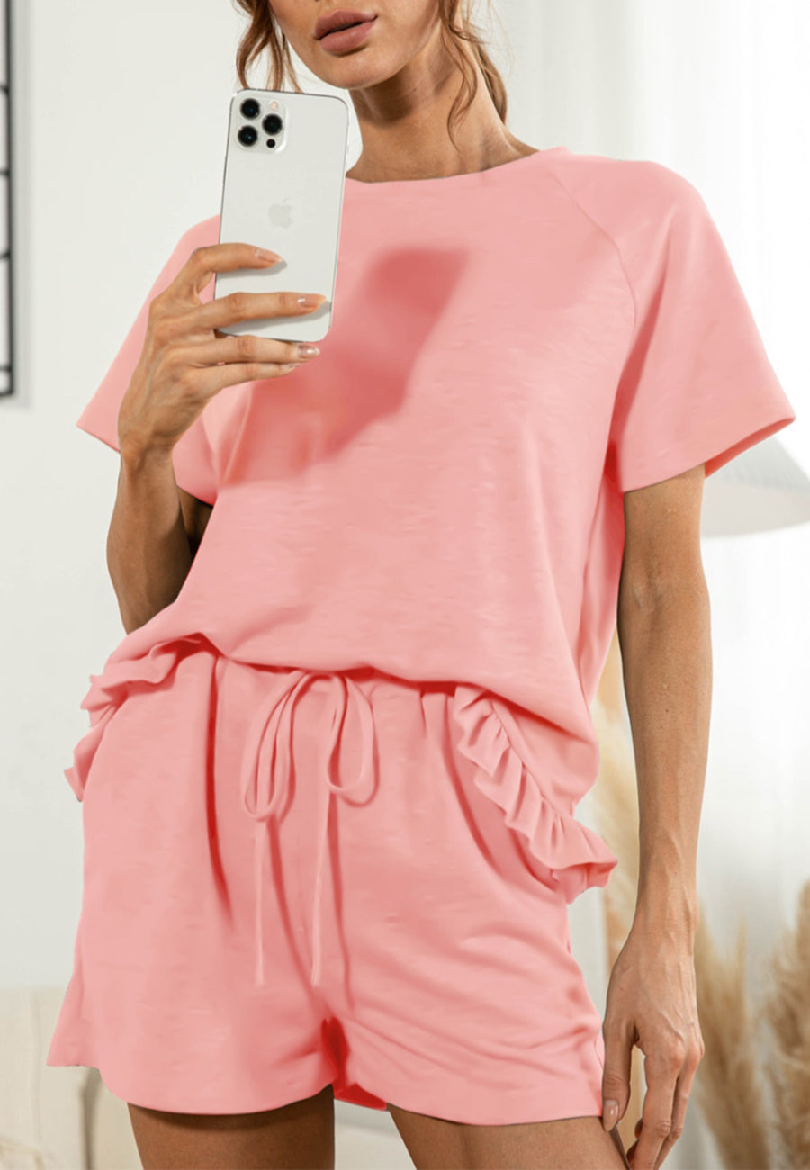 Conjunto de estar por casa con camisa y pantalones cortos con dobladillo con volantes 