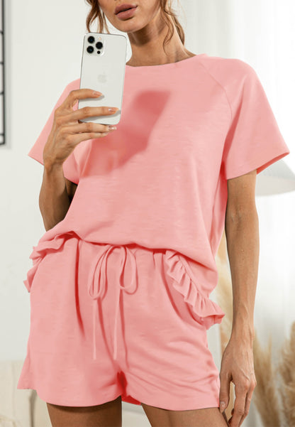 Conjunto de estar por casa con camisa y pantalones cortos con dobladillo con volantes 