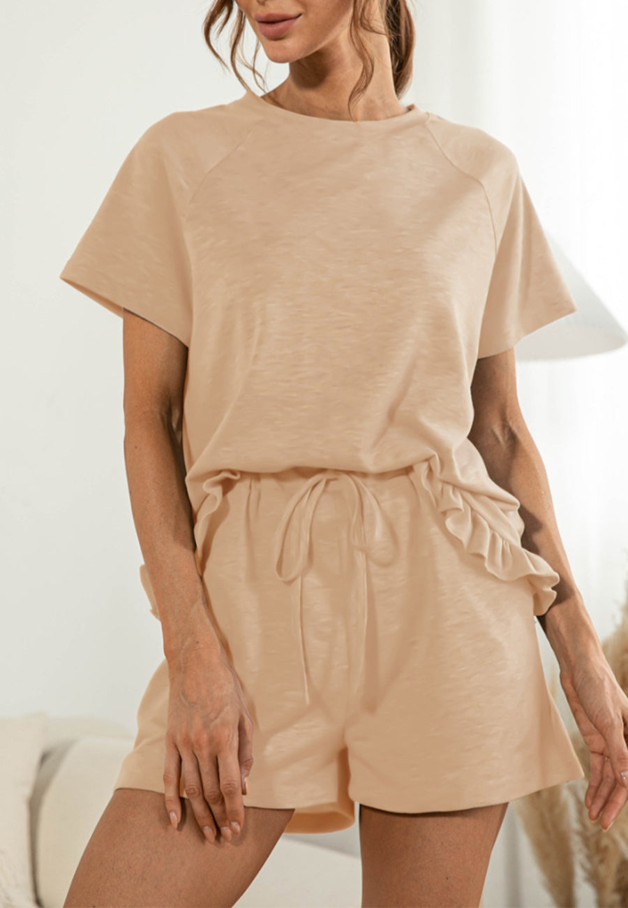 Conjunto de estar por casa con camisa y pantalones cortos con dobladillo con volantes 