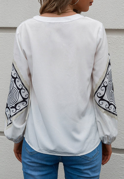 Blusa con estampado boho en contraste 