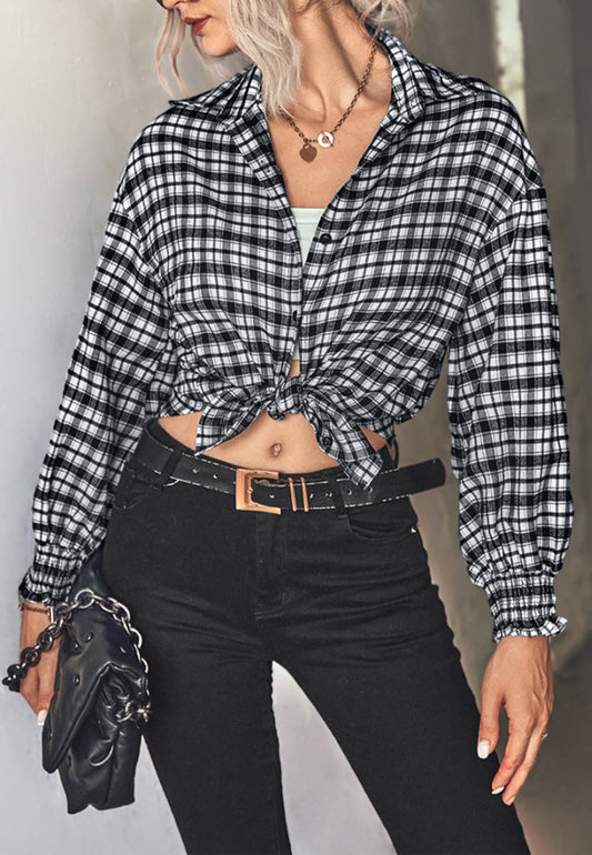 Blusa con puños fruncidos y estampado de cuadros