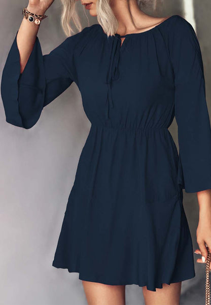 Vestido con cuello fruncido y lazo 